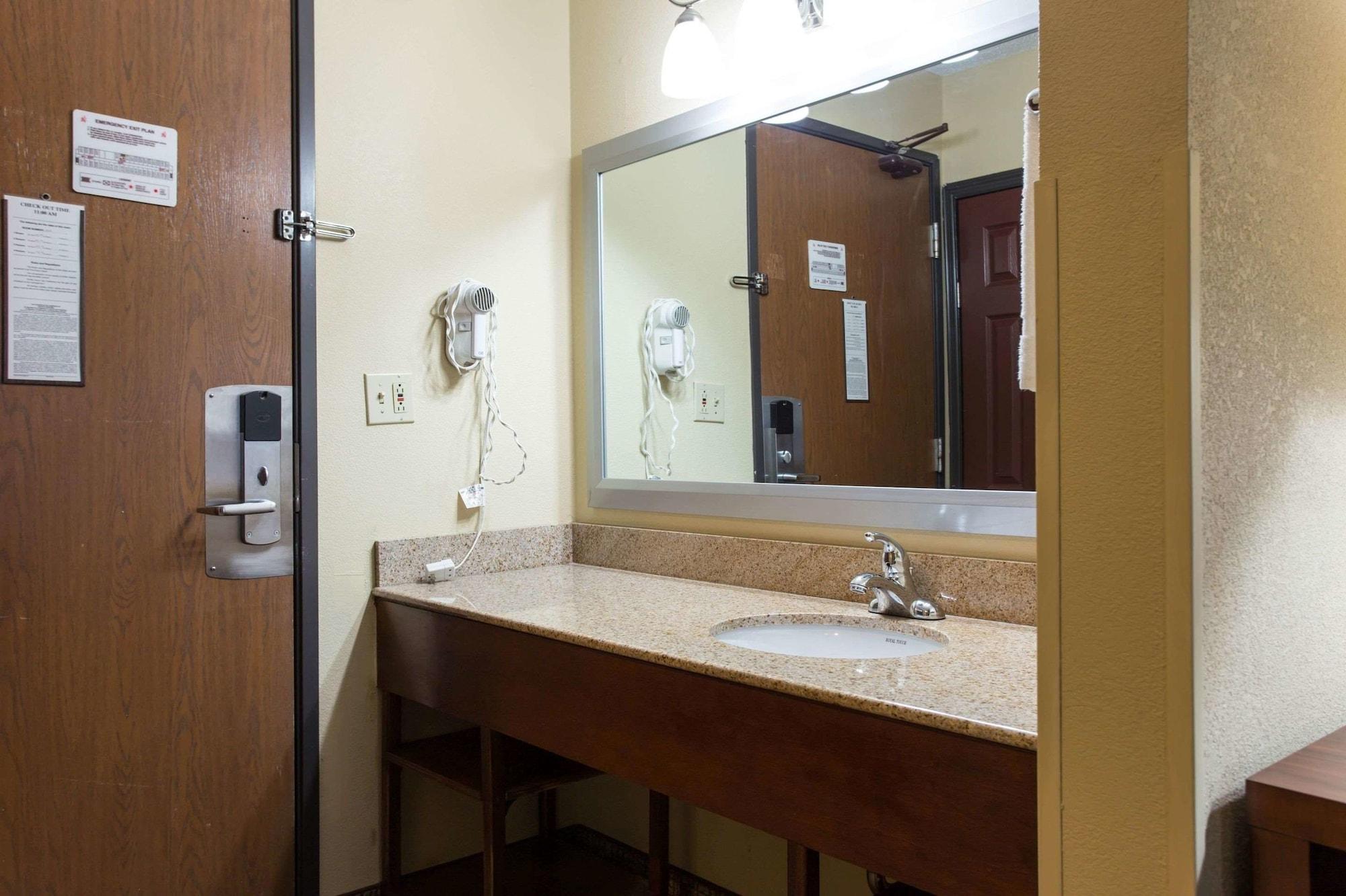 Comfort Inn Columbia-Bush River Bagian luar foto